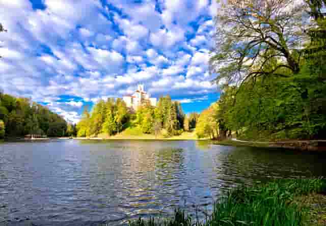 个性时尚婚纱搭配技巧(个性时尚婚纱照片)