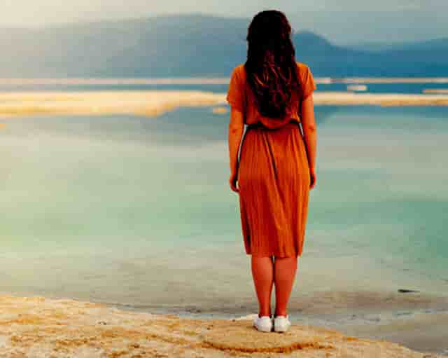 韩系简约风格穿搭特点(简约风格穿搭特点总结)